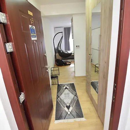13 Apartament